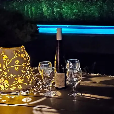 - Neitzer Vila Siófok