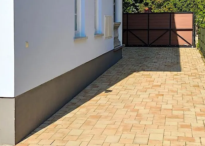 - Neitzer Villa *