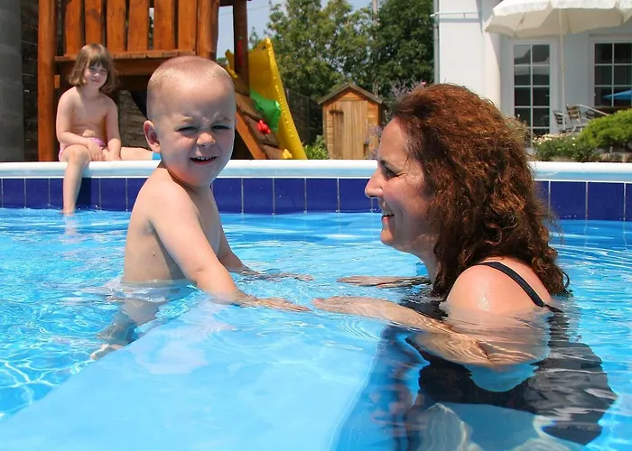 - Neitzer Villa Siófok